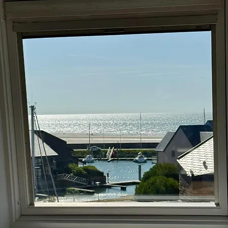 Avec Balcon Vue Апартаменты *